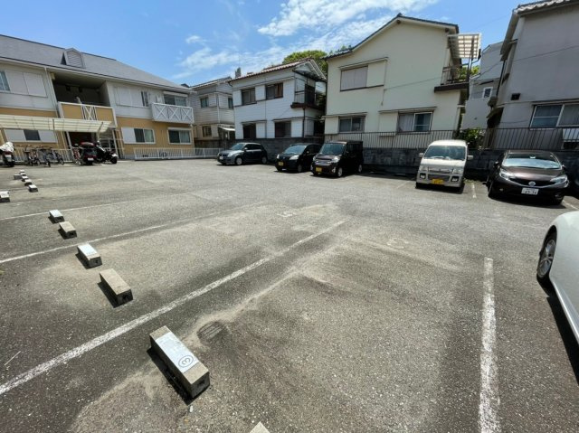 ドミール北舞子の駐車場