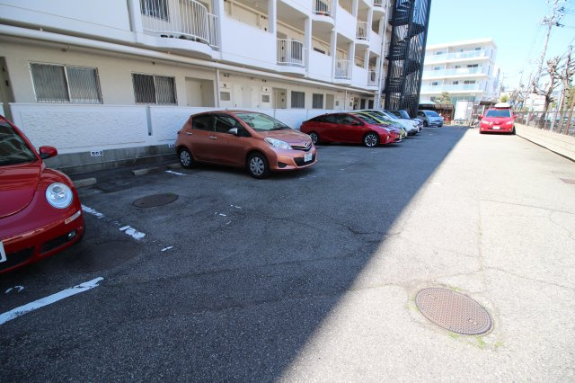 パラッシオ舞子の駐車場