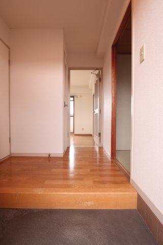 泉ヶ丘マンションの玄関