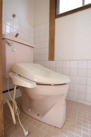 城が山1丁目戸建のトイレ