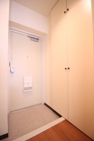 ハイツサンクールの玄関