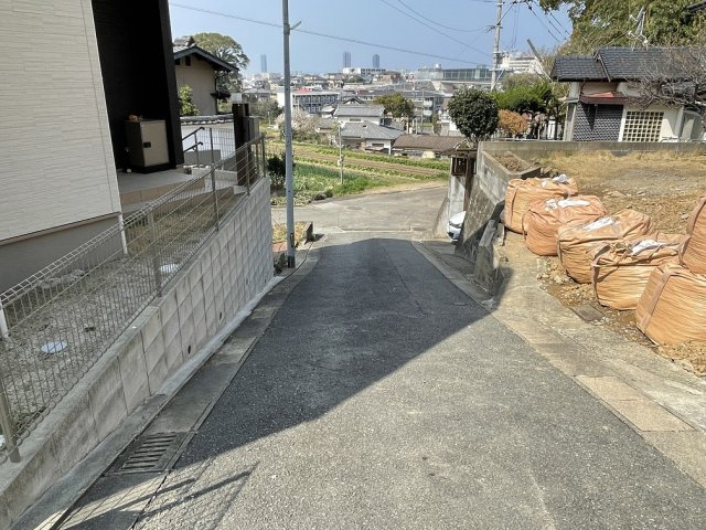 福岡市東区香椎駅東4丁目　売地の前面道路含む現地写真|前面道路含む現地写真です