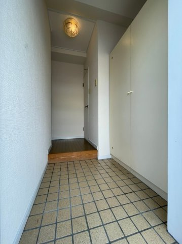 ハイツ甲村Ａ棟の玄関