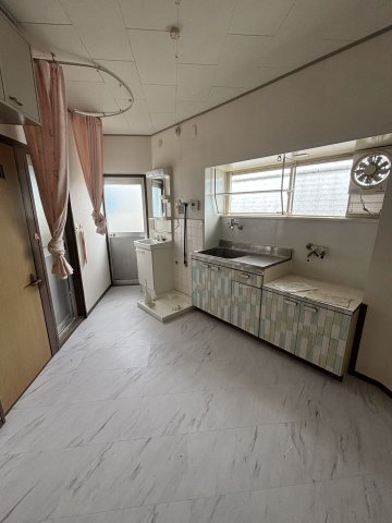 板宿町3丁目戸建の居間・リビング