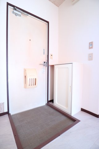 第二清住ハイツの玄関