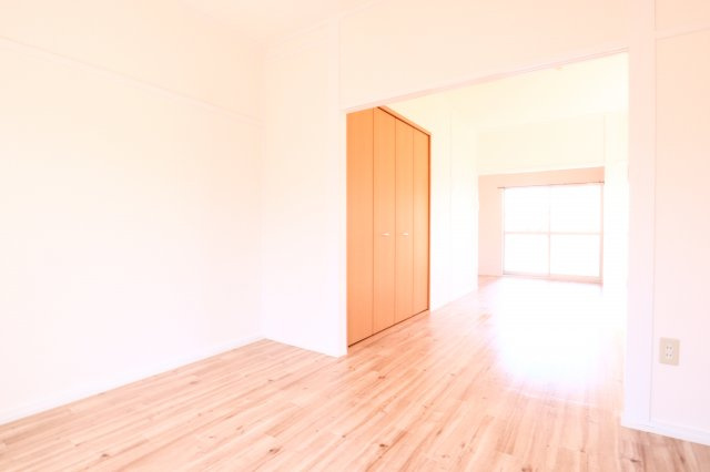 塩屋町６丁目テラスハウスの居間・リビング