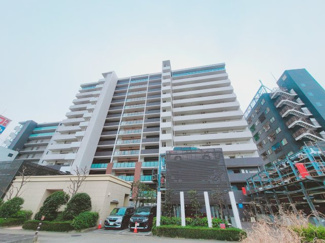 【外観】 | フルリノベーション物件■ペニンシュラキッチン採用でダイニングとの壁を取り払い、家族の団らんができます