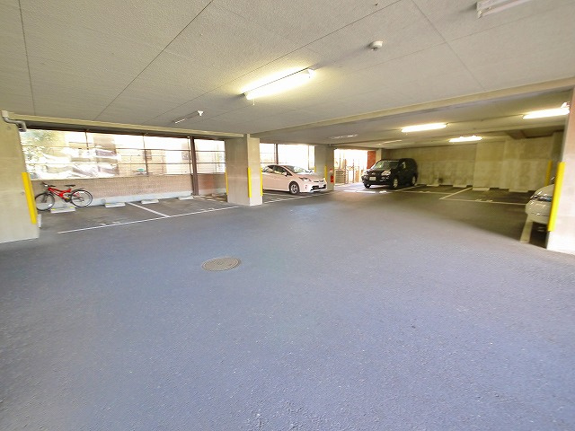 CENTURY・アスカⅩ（10）の駐車場|カースペースがあります