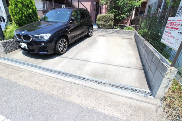ルミエール大田の駐車場