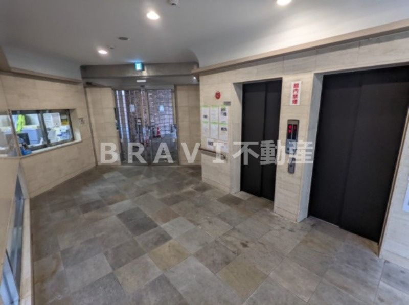 フォレステージュ谷町　BRAVI不動産のロビー|【フォレステージュ谷町】ゆったりした洋室です