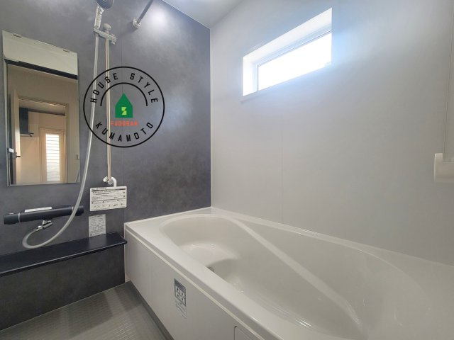 熊本市南区南高江6丁目第1-1棟（1号棟）の浴室|1日の疲れを癒してくれる広々バスルーム。雨の日のお洗濯にも大活躍な浴室乾燥機付です！