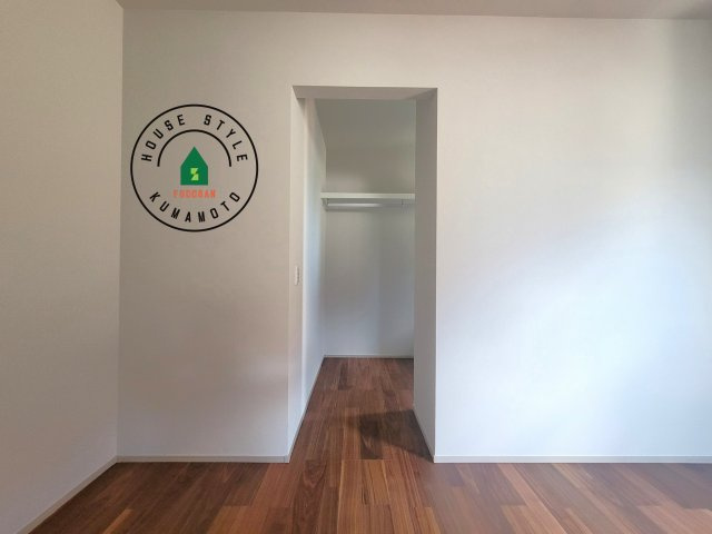 熊本市南区南高江6丁目第1-1棟（1号棟）の収納|洋服や大きな荷物が多い方や人数の多いご家族などは、一般的なクローゼットよりもウォークインクローゼットのほうが使い勝手が良いです。