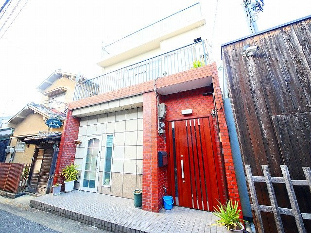 植畑ビルの外観