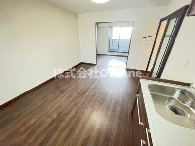 【洋室】 | Tom’s garage