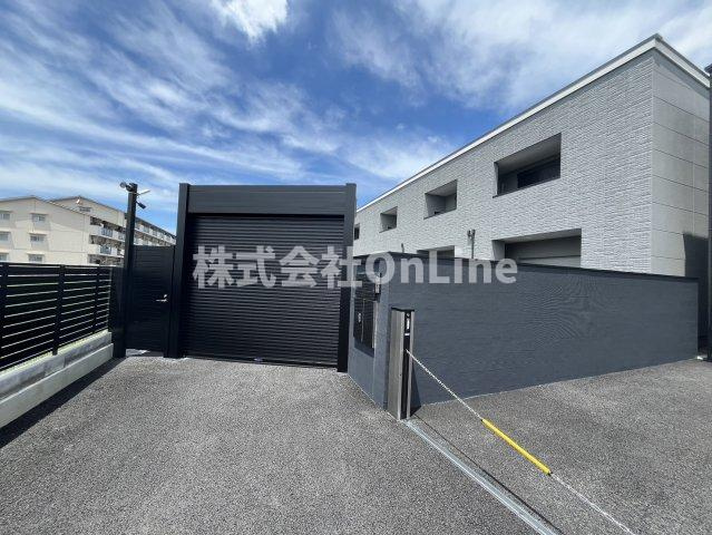 八尾市八尾木４丁目のアパートのエントランス