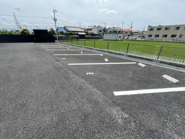 八尾市八尾木４丁目のアパートの駐車場