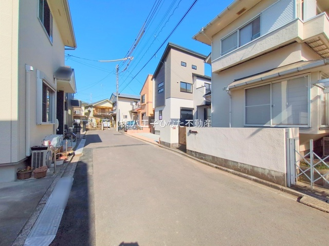 祝　成約済み　八王子市　横川町　新築戸建ての前面道路含む現地写真
