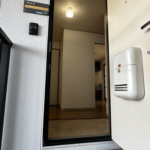 メゾン桃山台の玄関