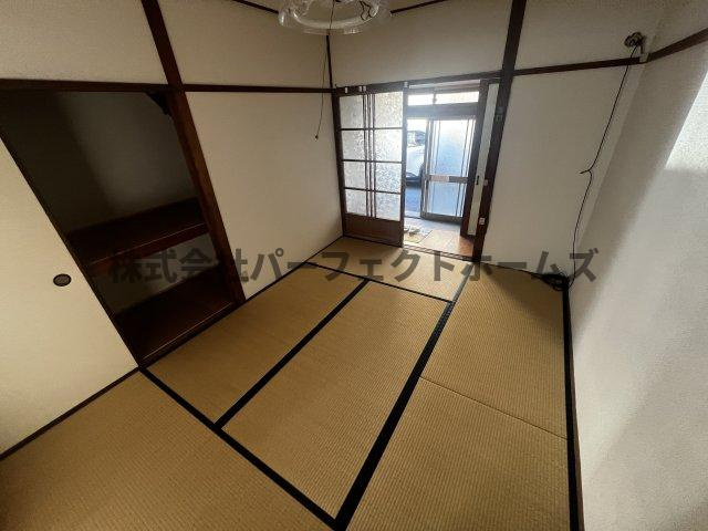 堂山1丁目テラスの和室|畳の上でゆっくりとくつろげる和室です