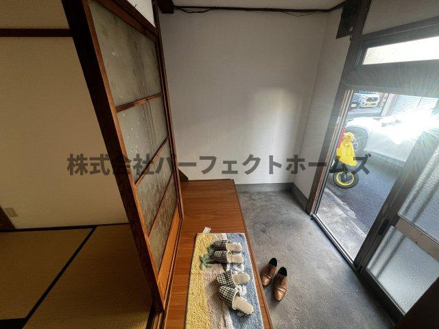 堂山1丁目テラスの玄関|収納もある玄関です