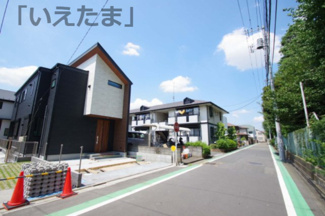 【前面道路含む現地写真】 | 右手は、府中第二中学校の校庭。