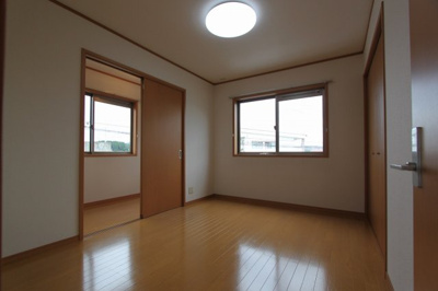 【寝室】 | ランドスケープ水の森 | 2階納戸がある部屋
