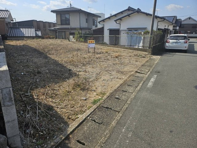 久留米市荒木町　売地の前面道路含む現地写真