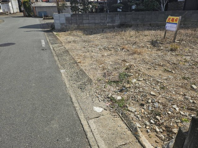 久留米市荒木町　売地の前面道路含む現地写真|前面道路含む現地写真です