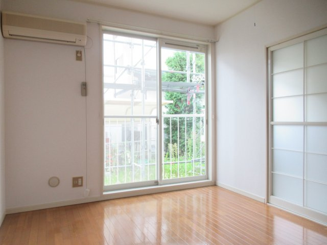 メゾン・ジュネスⅠの居間・リビング