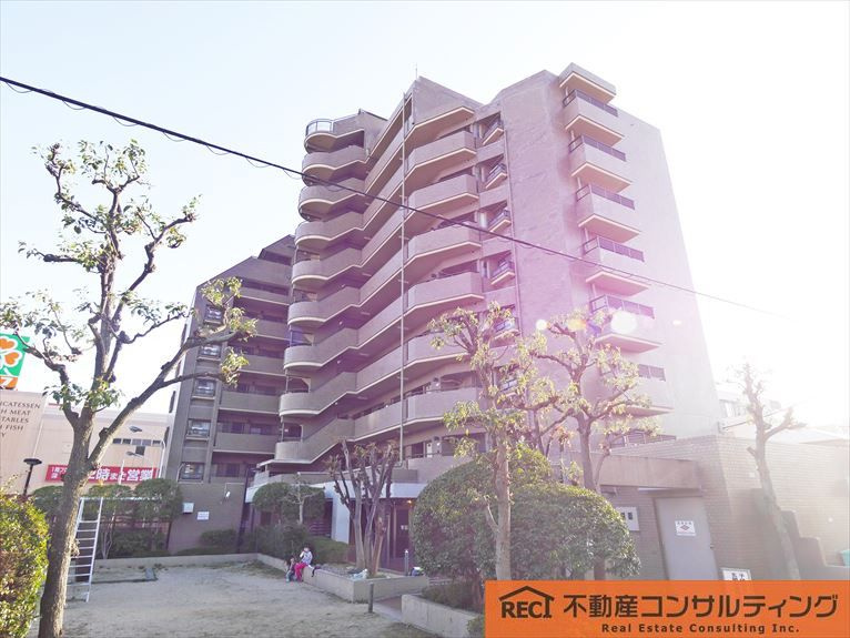 本山グランドハイツの外観