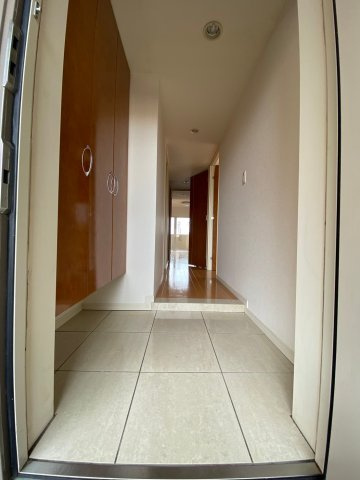 サンクレイドル水戸リアマーレの玄関|きれいな玄関です。たっぷり入る靴箱もあります。