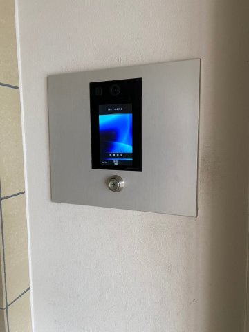 サンクレイドル水戸リアマーレのセキュリティ|マンションの入り口にあるセキュリティーです。まずはこちらから！