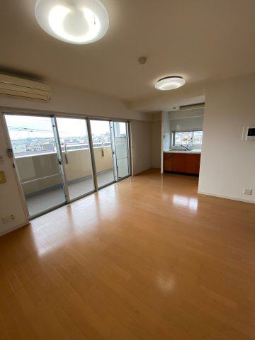 サンクレイドル水戸リアマーレの居間・リビング|広々としたリビング