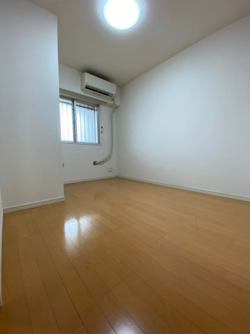 サンクレイドル水戸リアマーレの洋室|5帖洋室。コンパクトで使いやすい洋室です