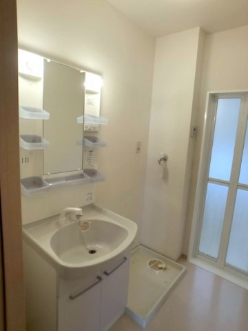 御所市大字元町のアパートの洗面所