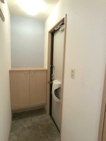 御所市大字元町のアパートの玄関