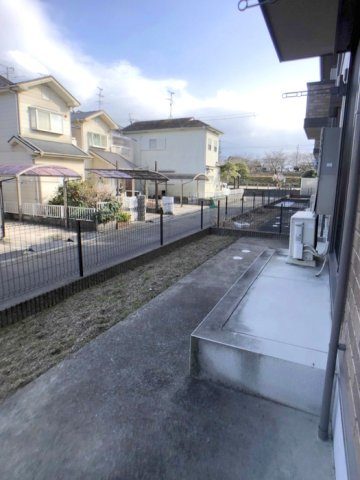 御所市大字元町のアパートの駐車場