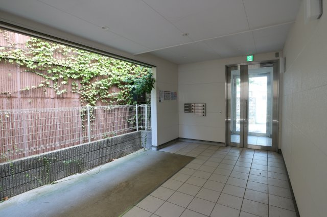 ワコーレヴィアーノ須磨関守町2丁目のエントランス