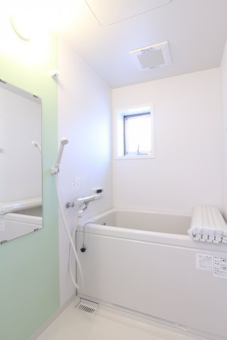 ワコーレヴィアーノ須磨関守町2丁目の浴室