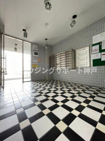 ガーデンハイツ桃山台2番館のエントランス