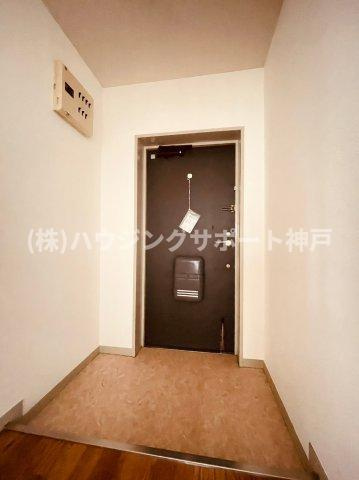 ガーデンハイツ桃山台2番館の玄関