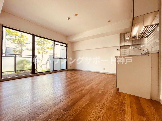 ガーデンハイツ桃山台2番館の居間・リビング
