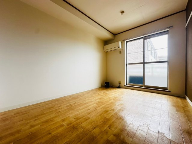 クローバー富士6号館の居間・リビング
