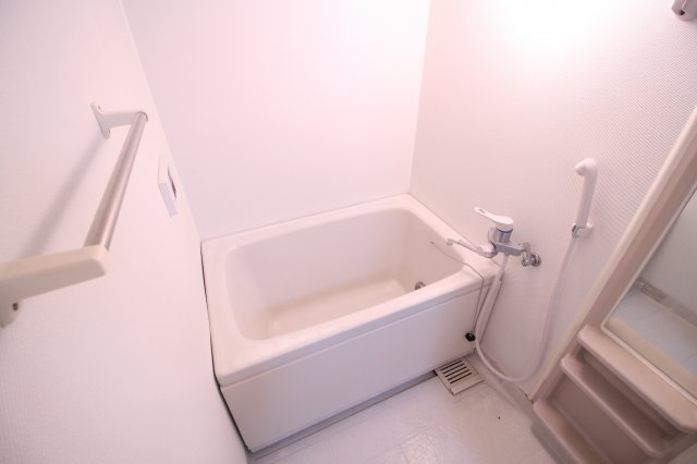 ベルトピア塩屋Iの浴室