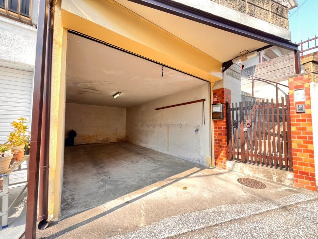 福田1戸建の駐車場