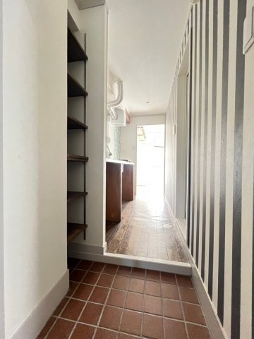 サングレイス西新町の玄関