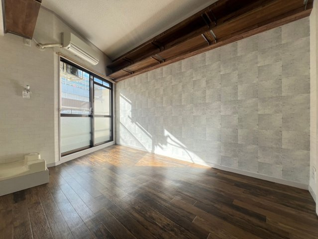 サングレイス西新町の居間・リビング