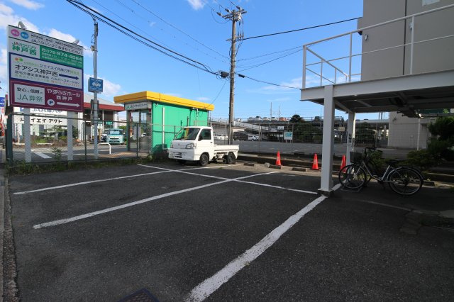 164ビルの駐車場