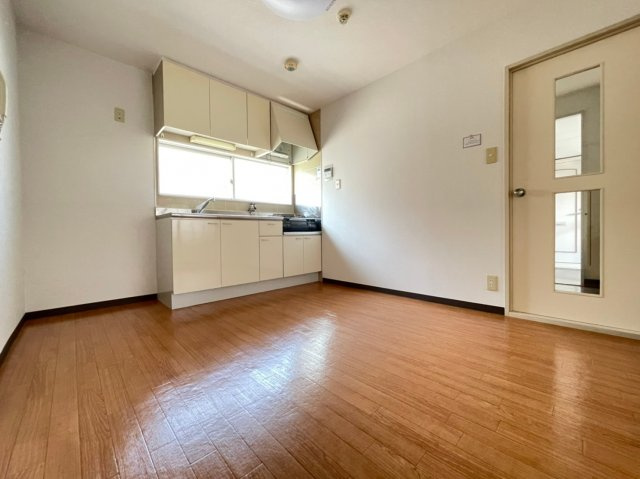 イワサキハイツの居間・リビング