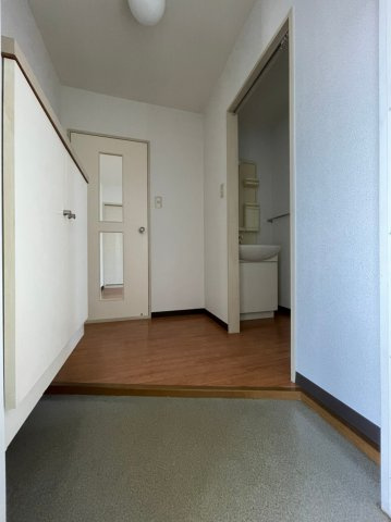 イワサキハイツの玄関